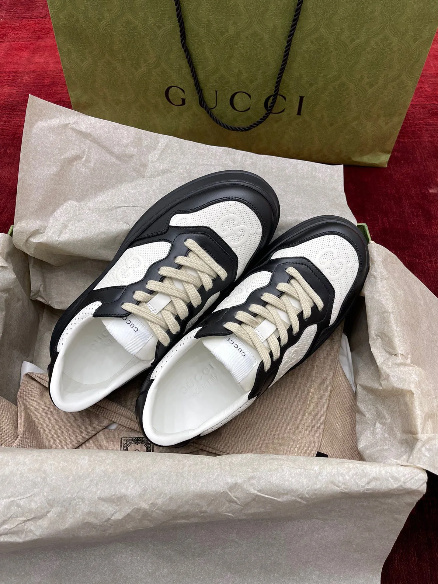👟👟Ex-factory price 480👟👟 Gucc*i~~New upgraded version, original original color @GG couple's thick-soled shoes...biscuit shoes...white shoes...sneakers...flat shoes...catwalk style: celebrities, Internet celebrities, Xiaohongshu, etc. will definitely plant grass and call❤ Original customized cowhide fabric (classic old floral fabric, perforation, embossing process), the original bottom has a big logo, and there is a GG on the heel Logo, 5cm thick sole, classic Gucci webbing... Women's size 35-40, men's size 39-44